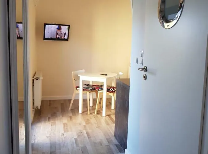 Δωμάτια σε οικογενειακή κατοικία Pokoiki Krotka10 *